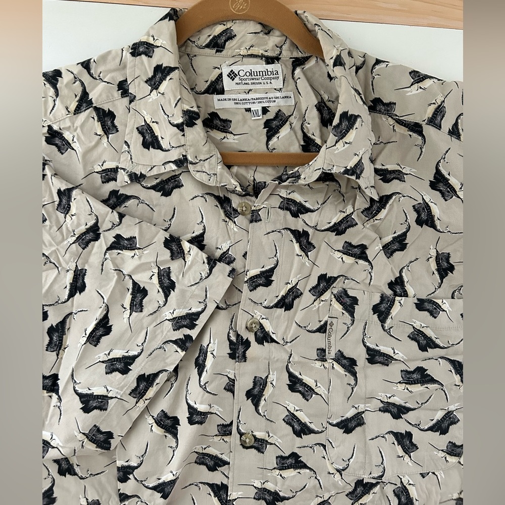 Men’s big and tall xxl Columbia fish shirt. Casual button down short sleeve